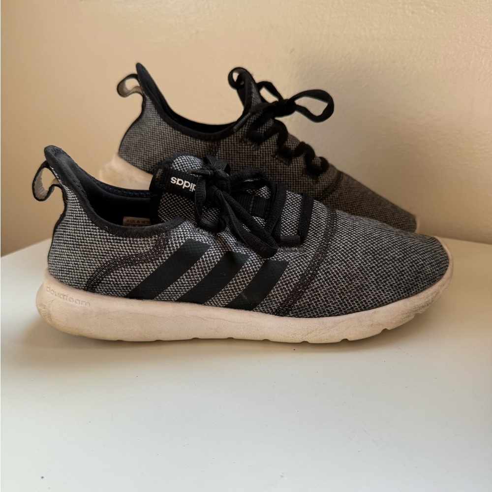 Women’s Adidas Sneaker
